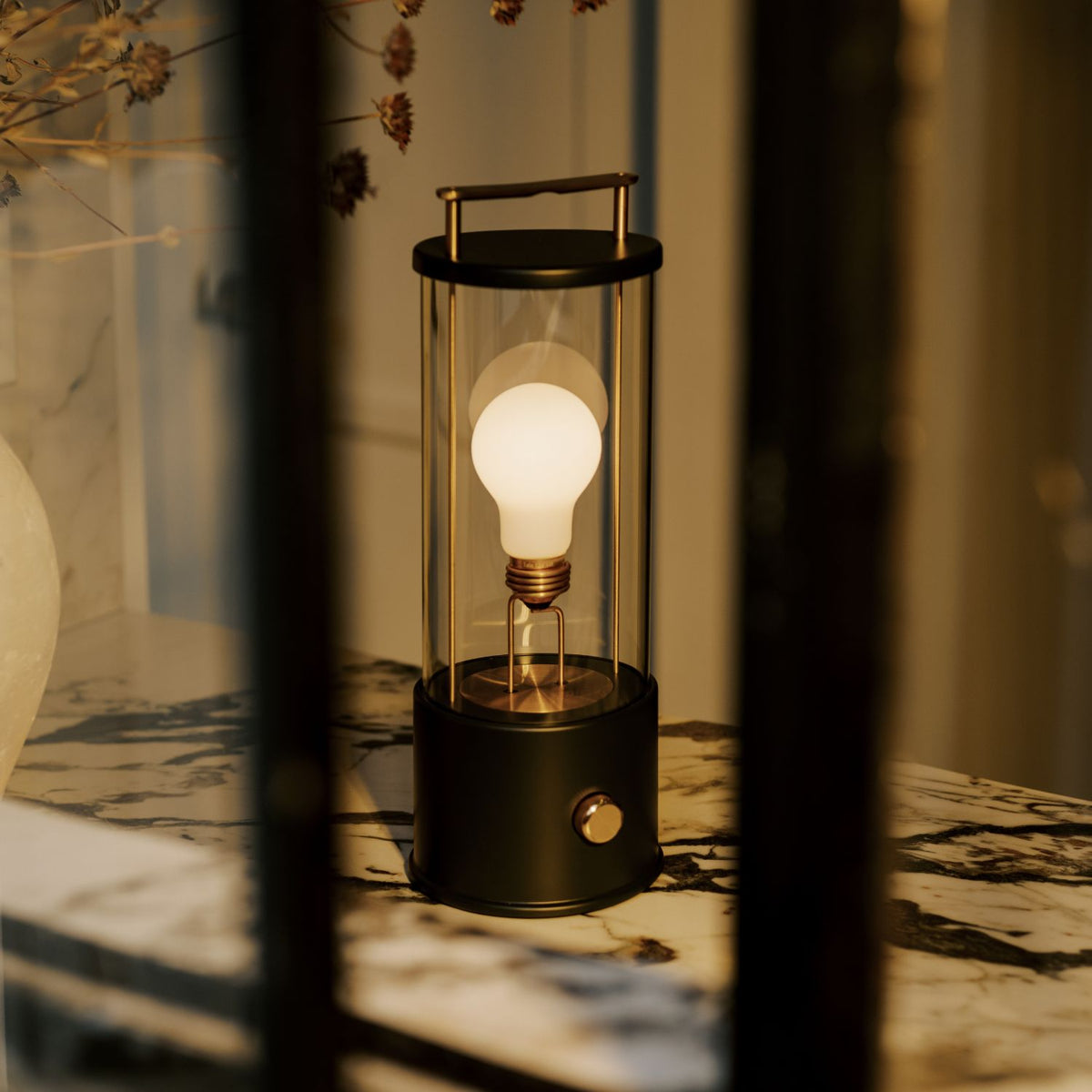 The Muse 1.0 Hackles Black - Rechargeable Lamp | Tala – Tala EU The Muse 1.0 Hackles Black - Rechargeable Lamp | Tala – Tala EU